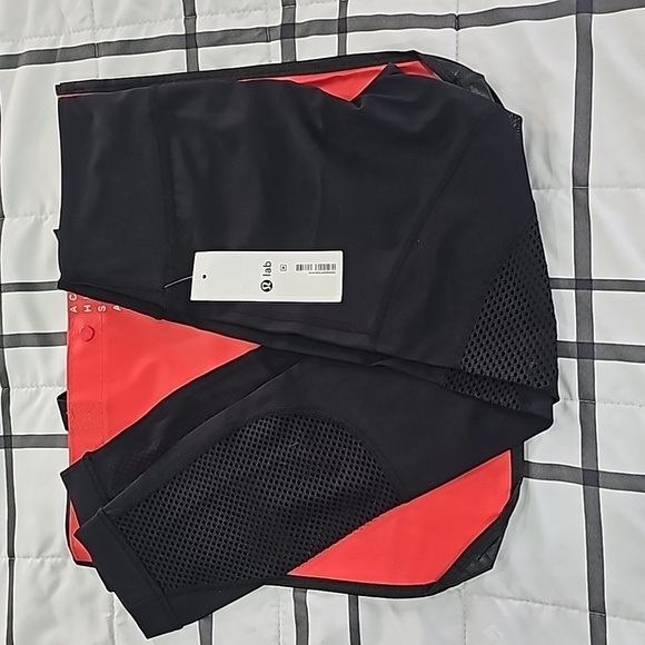 * NWT Lululemon Lab Limited Edition Exclusive Union Crop - Size 4 - Black - Picture 2 of 9
